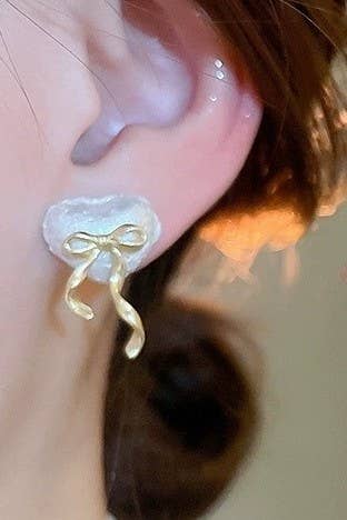 3D GOLD BOW HEART STUD EARRINGS | 40E362: Gold - The Edit LLC