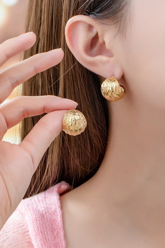 Brass ruffled ribbon huggie hoop earrings - The Edit LLC