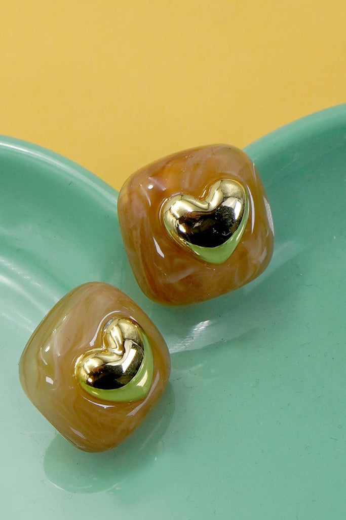 UPSCALE ACRYLIC GOLD HEART STUD EARRINGS |: Off White - The Edit LLC